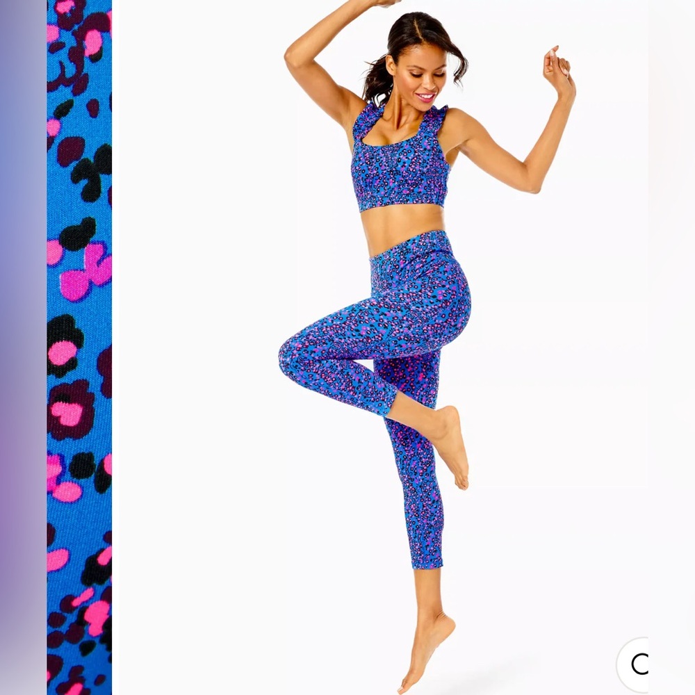 Lilly Pulitzer • Blue Flare Growl and Prowl Weekender midi legging